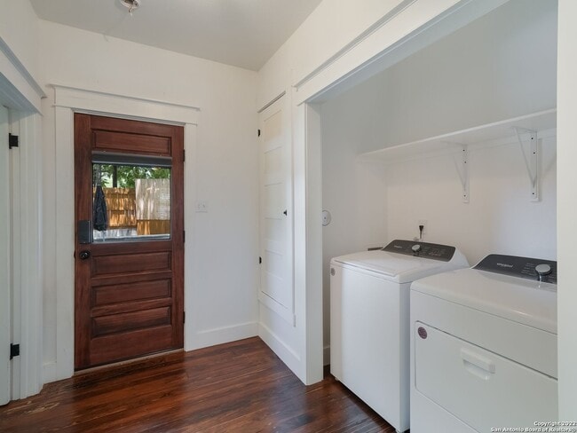 Building Photo - Adorable home 2/2 In Mancke Park