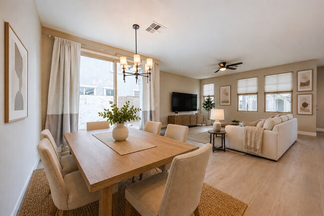 Building Photo - Move In Ready!stunning 3 bedroom, 2.5 bathroom home located in Phoenix!