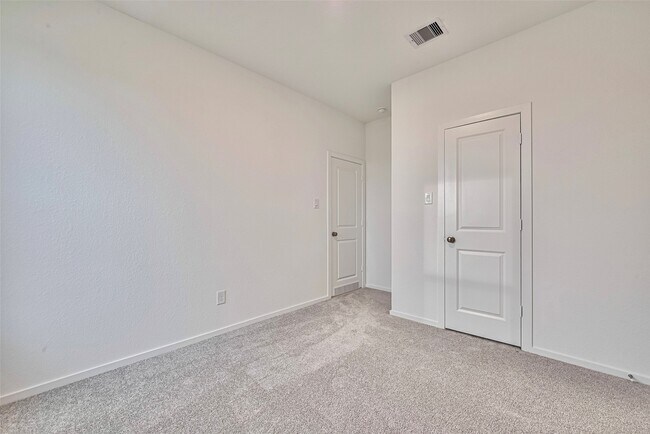 Building Photo - 6822 Yellow Jessamine Ln