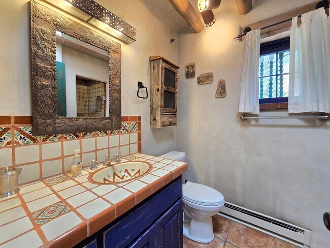 Building Photo - 770 Acequia Madre