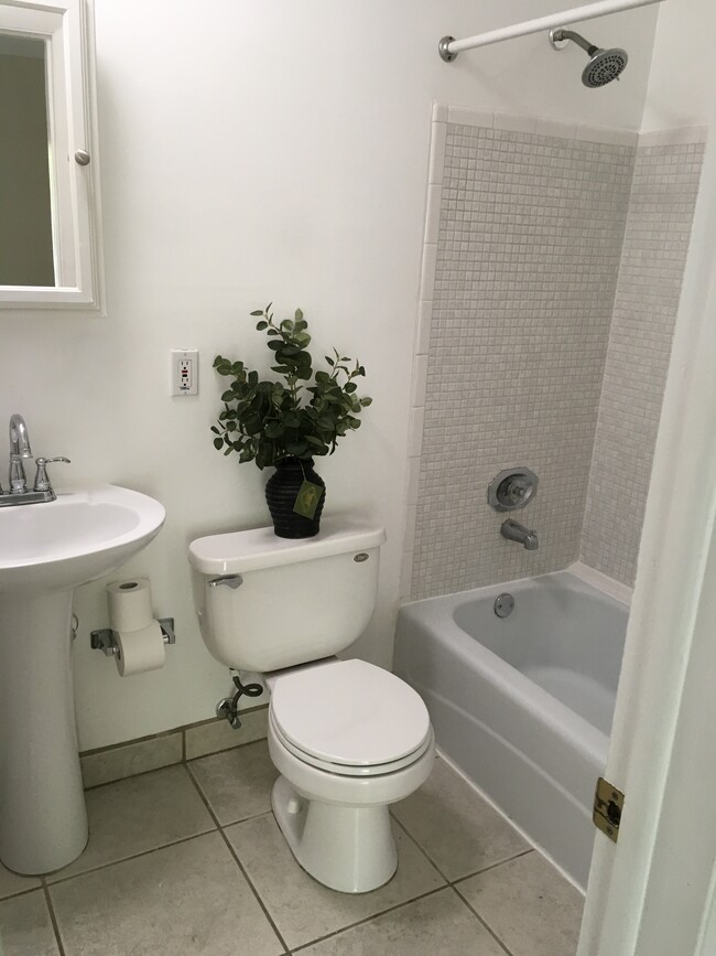 Master bath - 20621 SW 114th Ave