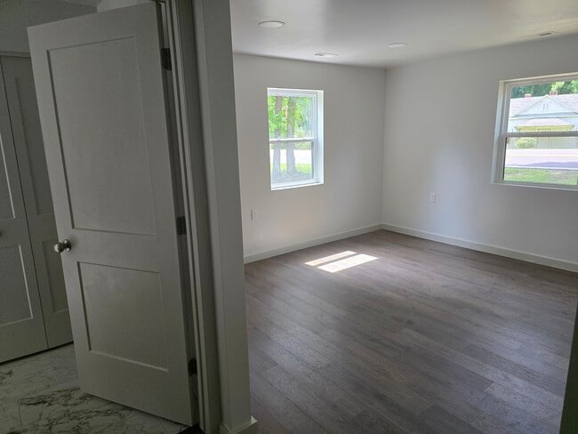Building Photo - 479 Dowd Rd