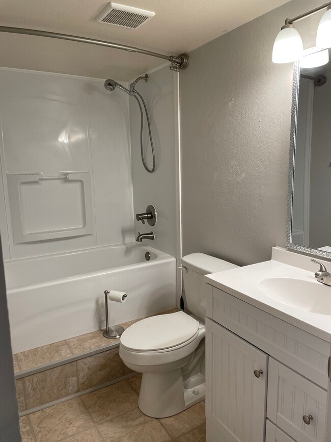 Building Photo - 473 Rolling Hills Dr