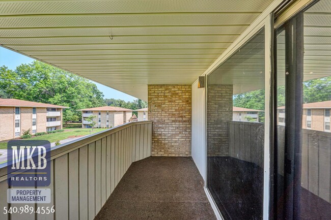 Building Photo - 5260 Crossbow Cir