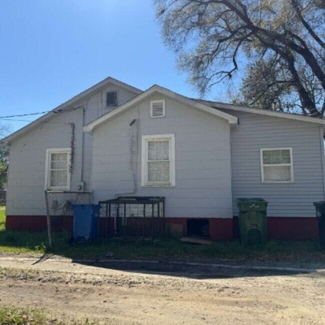 Building Photo - 809 Fletcher Ave