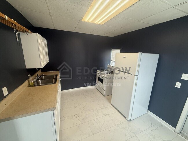 Building Photo - 404 6th St NW