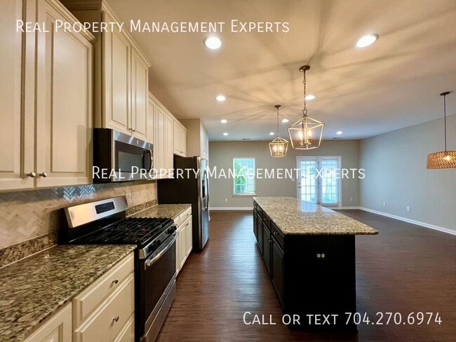 Building Photo - 6564 Hasley Woods Dr