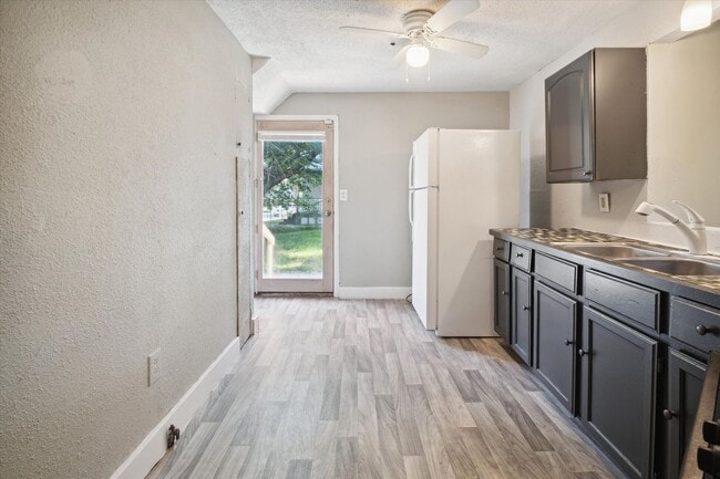 Building Photo - 1349 W 87th St