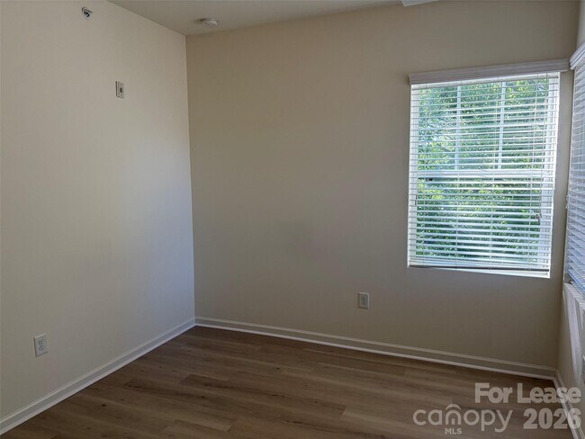 Building Photo - 17905 Delmas Dr