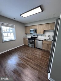 Building Photo - 25 Sequoia Dr