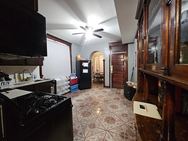 Building Photo - 2532 S Albany Ave