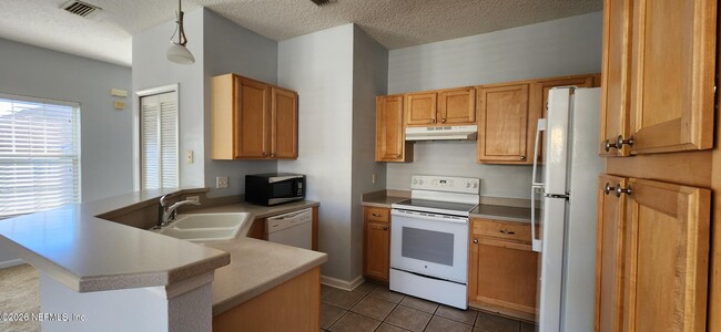 Building Photo - 1716 Forest Lake Cir W