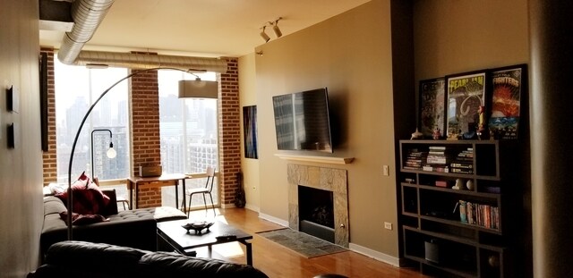 Building Photo - 720 N Larrabee St