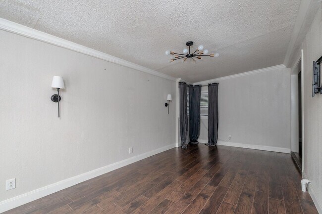Building Photo - 3042 S 28th St