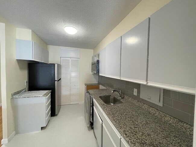 Building Photo - 59 Longwood Ave