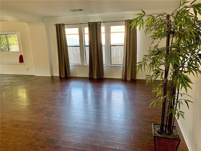 Building Photo - 2907 Donnell Dr