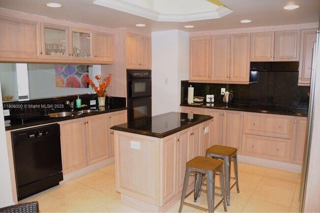 Building Photo - 9559 Collins Ave