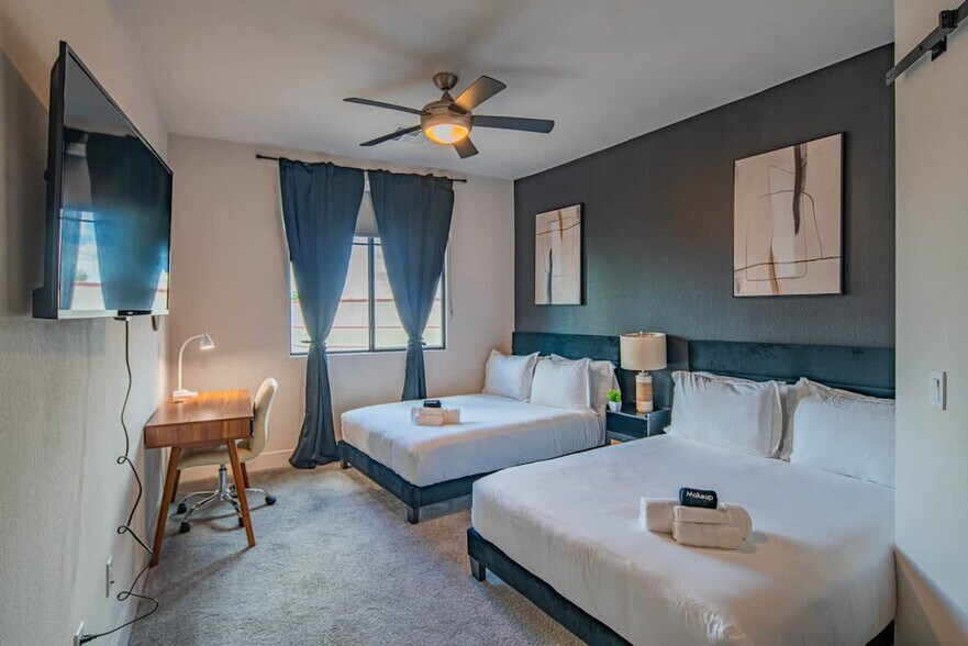 Building Photo - 15501 N Dial Blvd