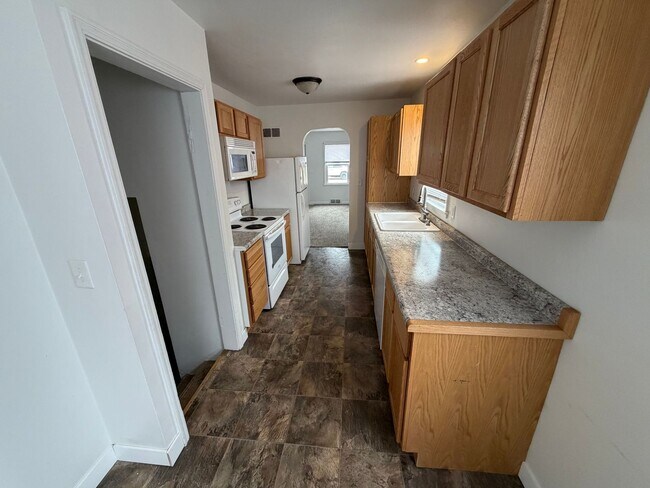 Building Photo - Home for rent near Augustana college