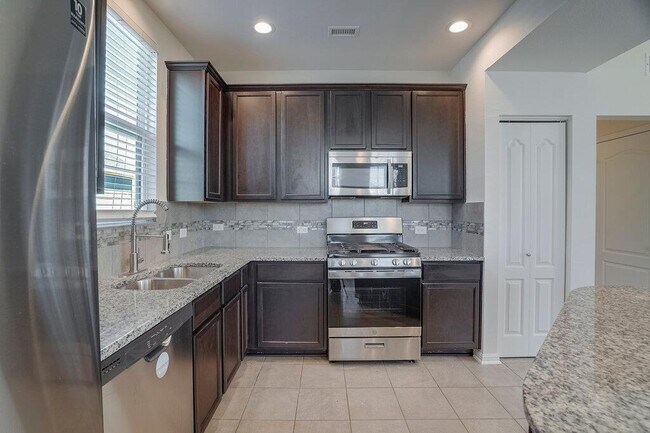 Building Photo - 576 Ferrule Dr