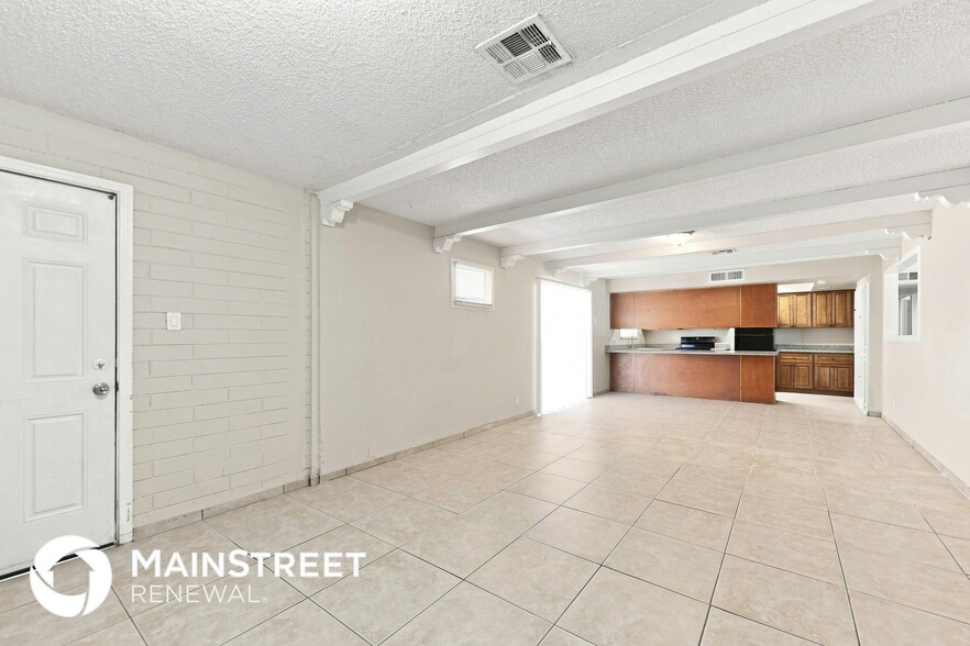 Building Photo - 6231 W Highland Ave