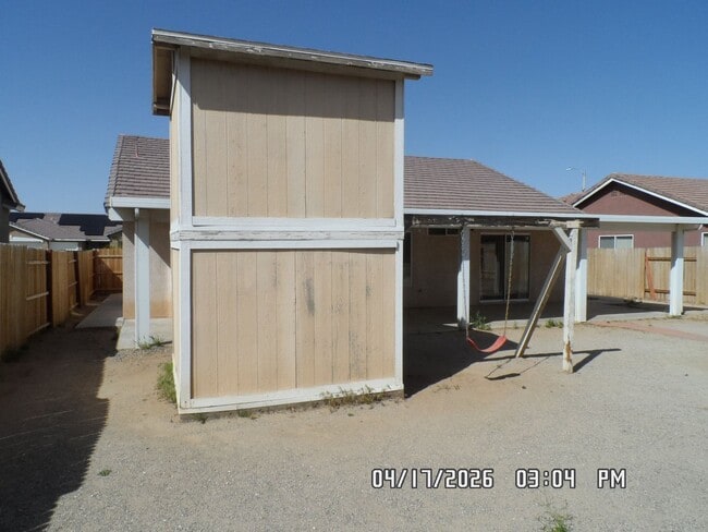 Building Photo - 3 Bedrooms, 2 Bathrooms, approx. 1392 sq. ft., 2 Car Garage, Covered Patio, Fenced, Play house,