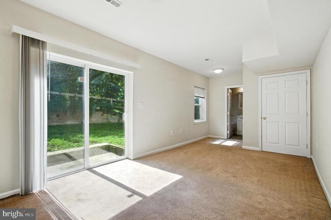 Building Photo - 3241 Henson Ave