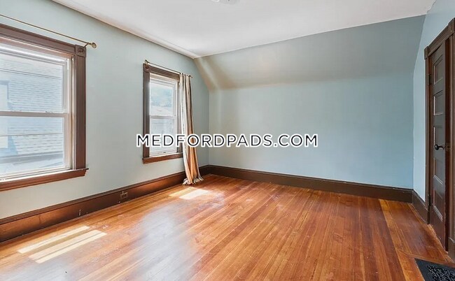 Building Photo - 37 Warner St