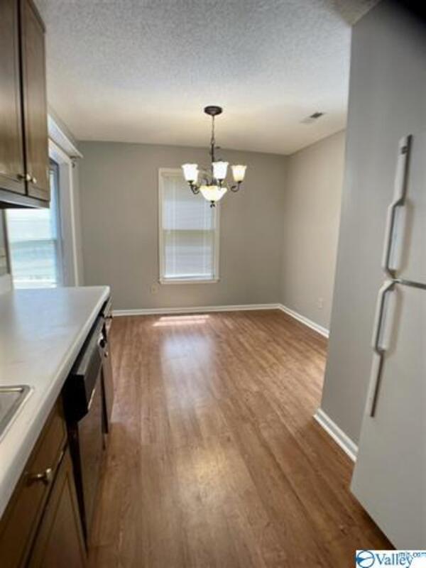 Building Photo - 158 Hollington Dr NE