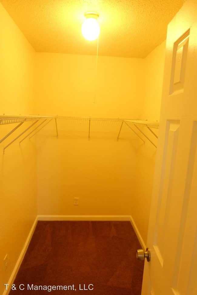 Interior Photo - 209 Charleston St NE