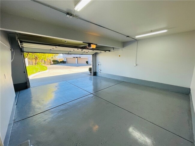 Building Photo - 5040 Codorniz Way