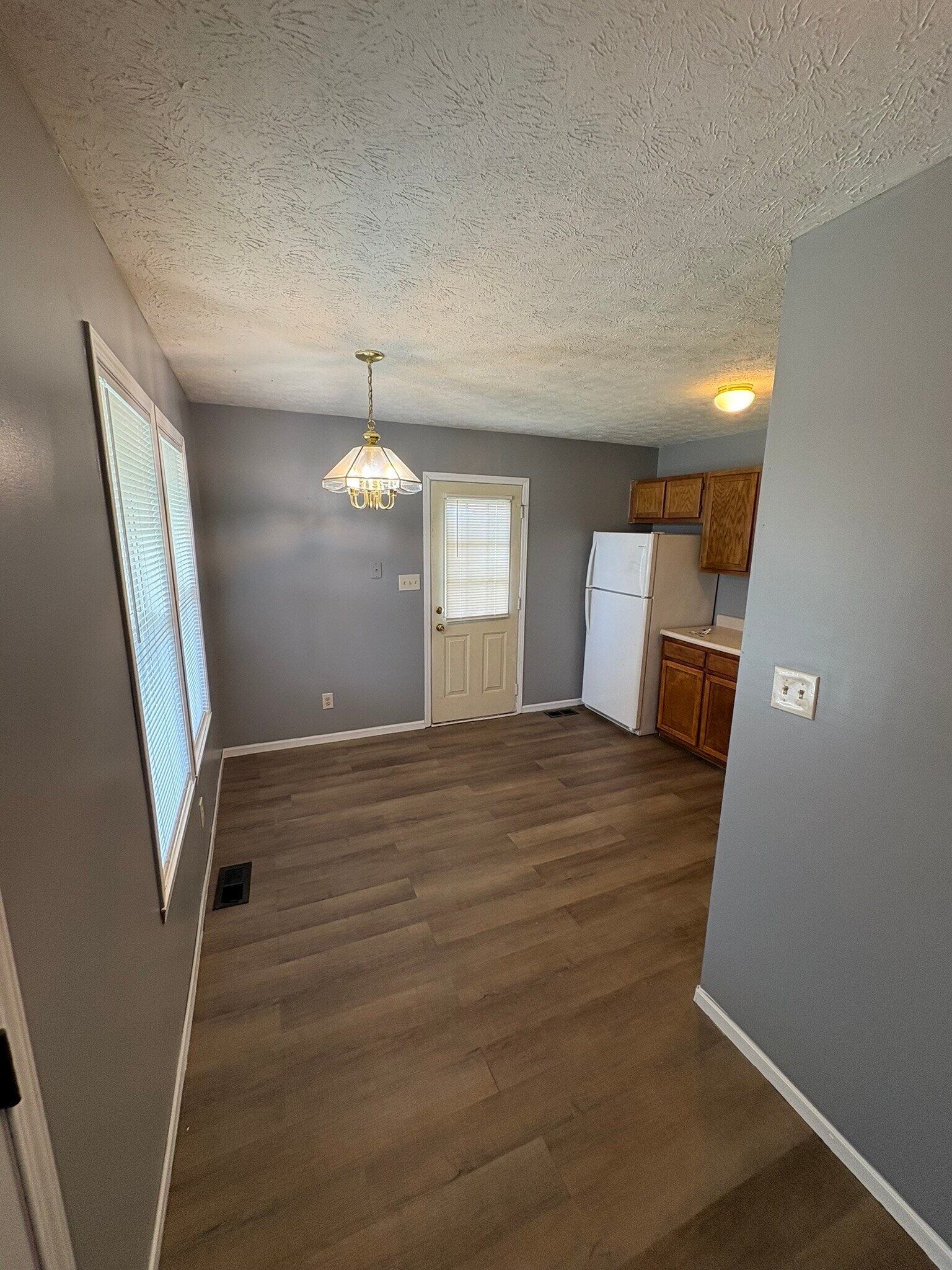 Building Photo - 1835 Carpenter Cir