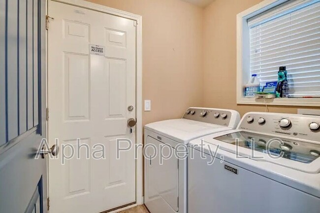 Building Photo - 9 Peggy Ct