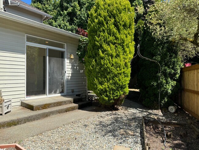 Building Photo - 27171 SE 25th Pl