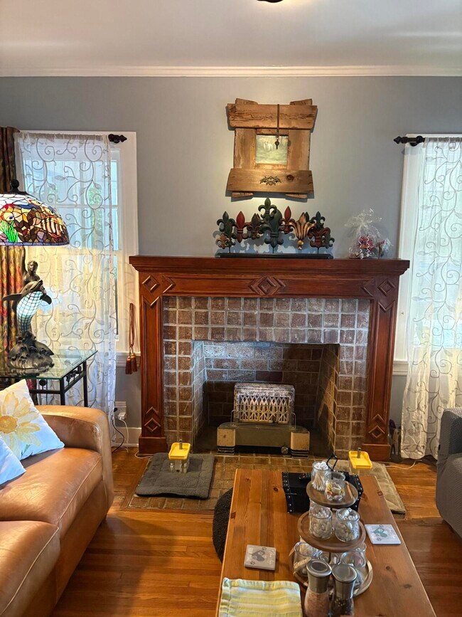 Building Photo - 839 N Orange Dr