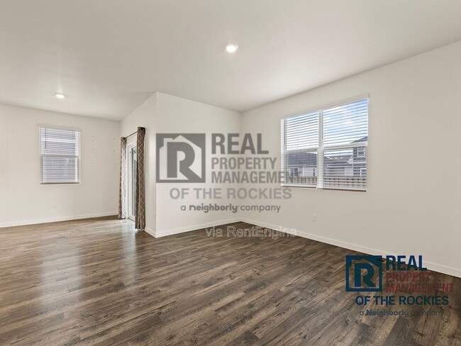 Building Photo - 920 London Wy