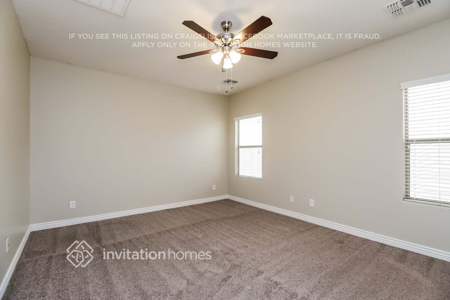Building Photo - 1015 W Desert Valley Dr