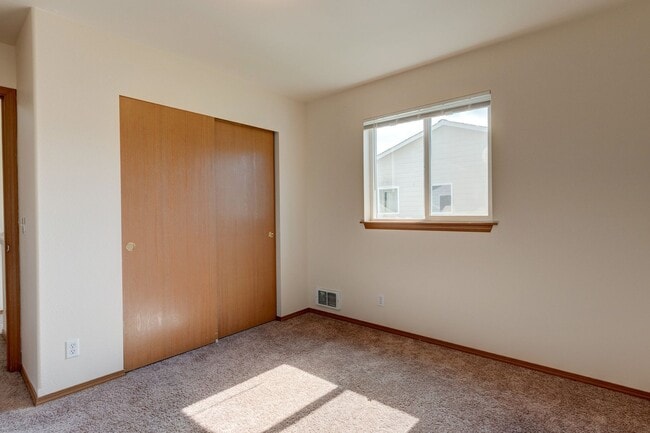 Building Photo - 1245-1431 NW Falls Creek Lp