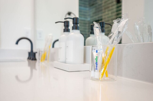 Building Photo - 2019 James St