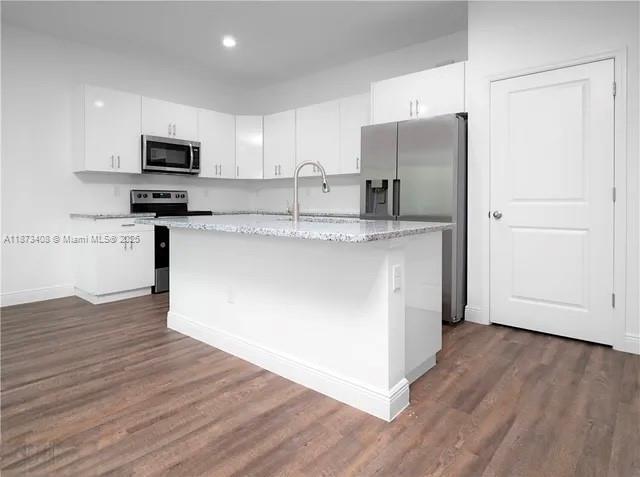 Building Photo - 8007 Vega Ct