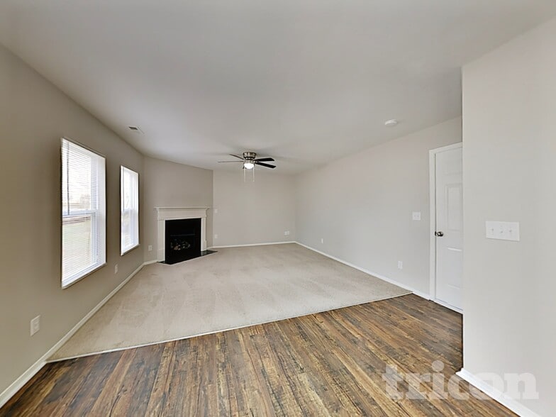 Building Photo - 4003 Larkhaven Village Dr