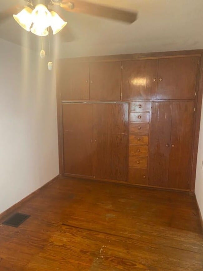Building Photo - 1710 S Kerth Ave