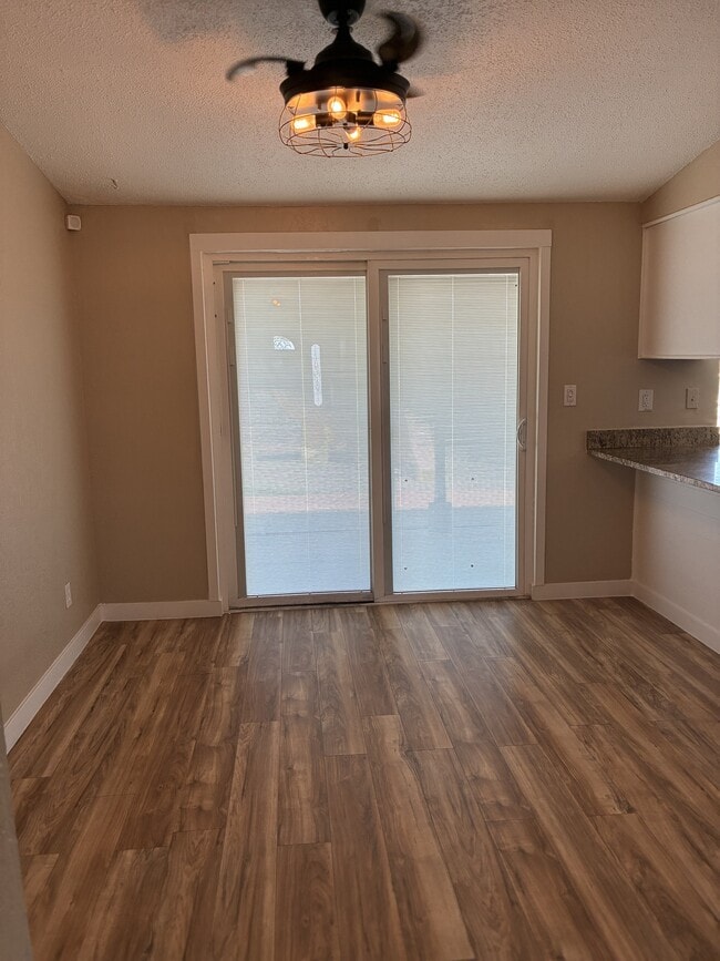 Building Photo - 5527 Carousel Dr