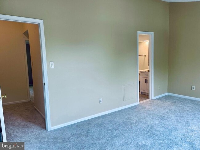 Building Photo - 32 Fendall Ave