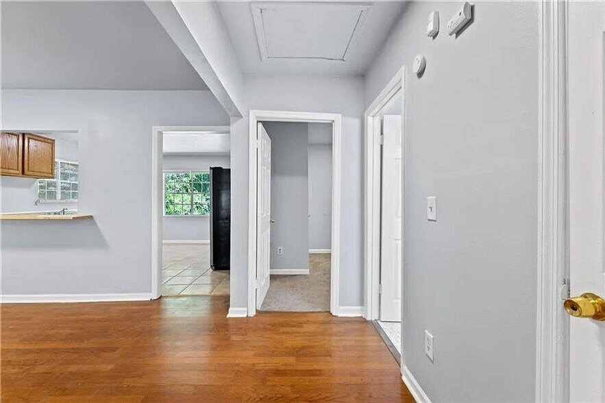 Building Photo - 1415 Eric St SE