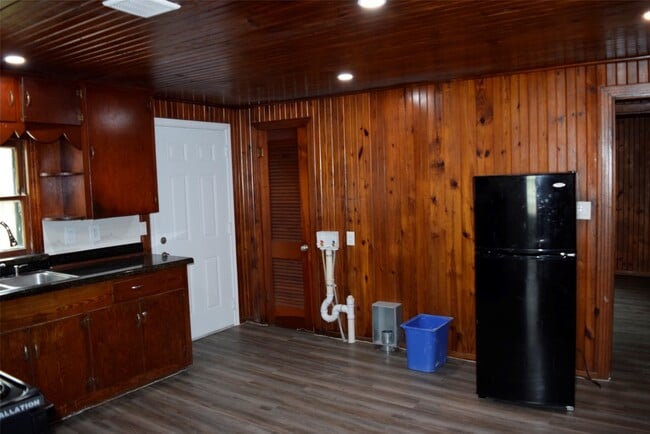 Building Photo - 2021 Ducros St