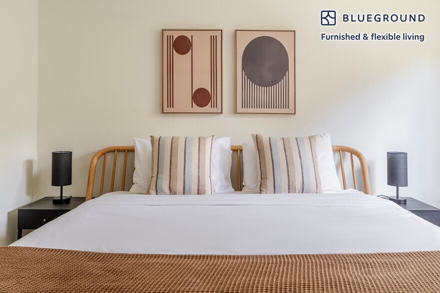 Building Photo - 1600 Villa St