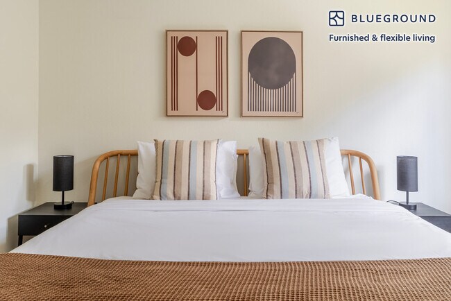 Building Photo - 1600 Villa St