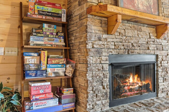 Building Photo - 121 Pontoosuc Dr