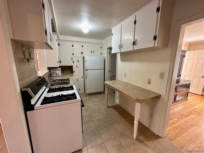 Building Photo - 4302 Sheridan Dr